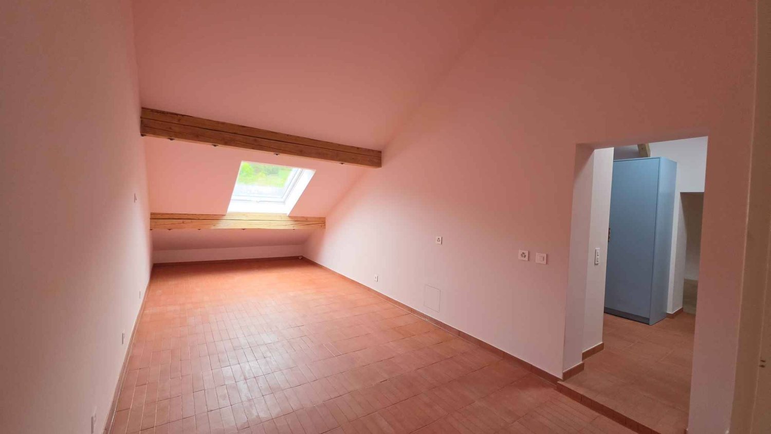6 rooms attic flat