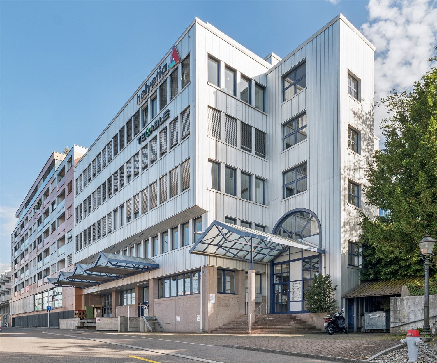 381m² office, photo 1 of 6