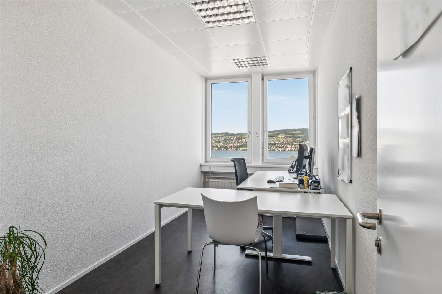 381m² office, photo 5 of 6