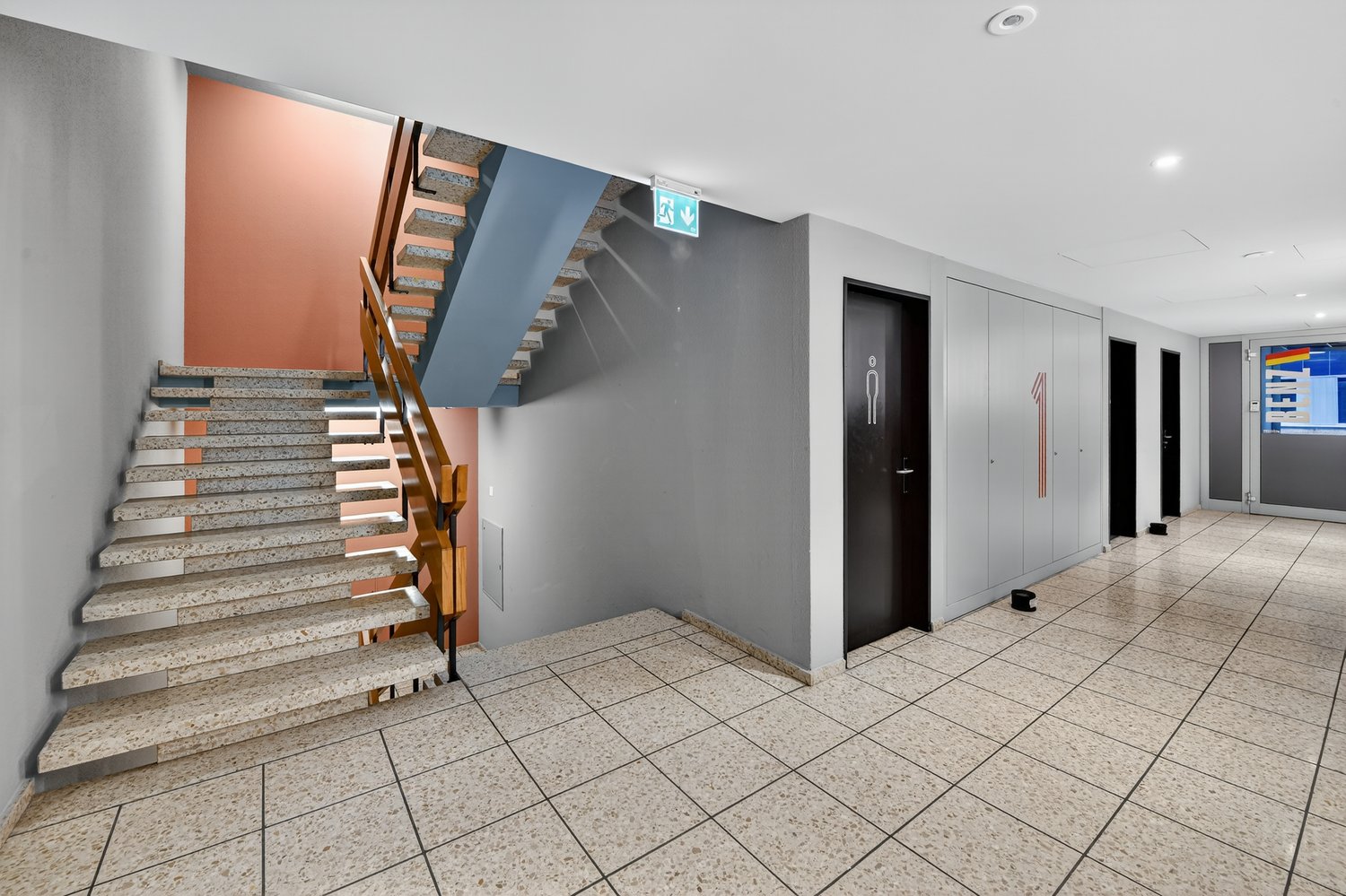 292m² office, photo 2 of 10