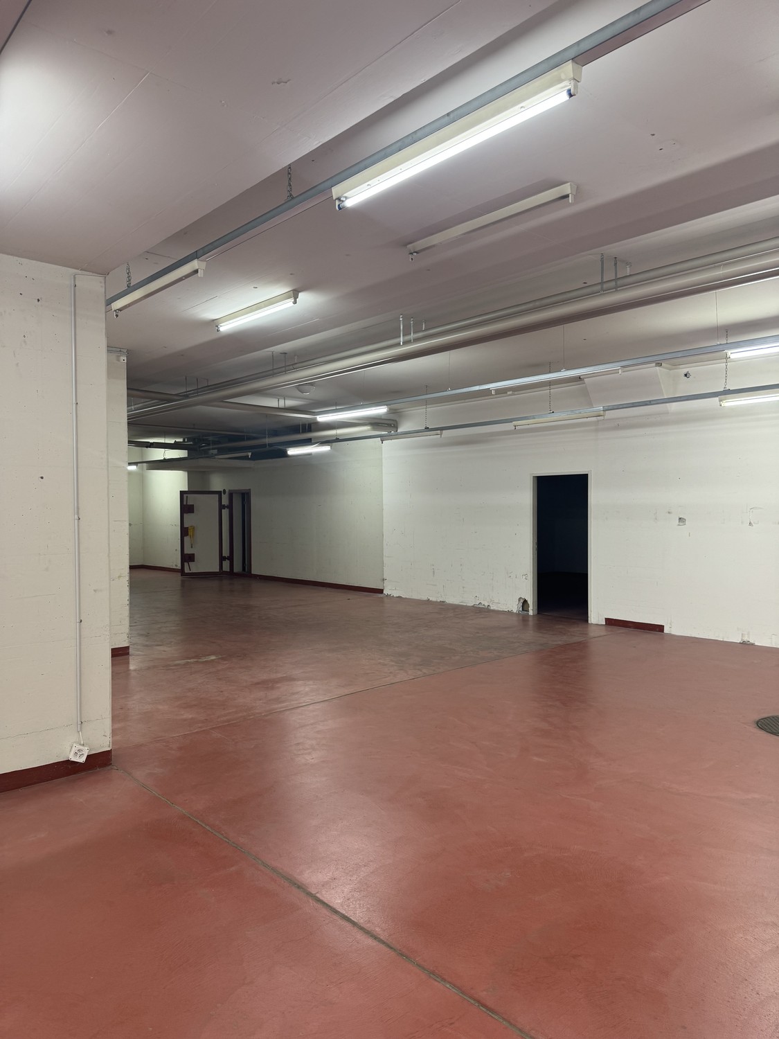 711m² storage room, photo 2 of 10