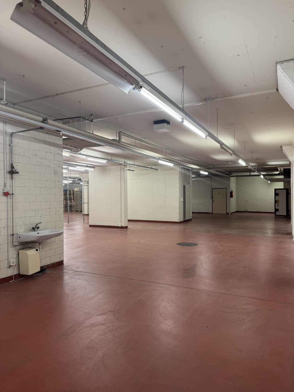 711m² storage room, photo 3 of 10