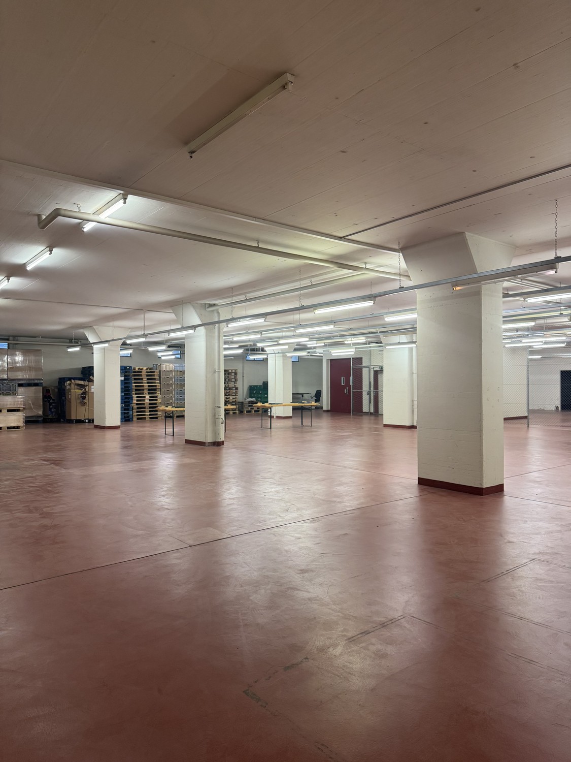 711m² storage room, photo 1 of 10