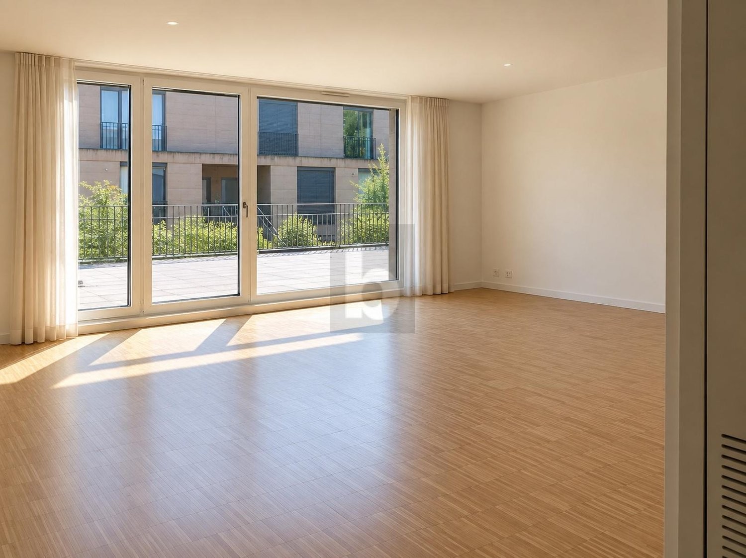 102m² office