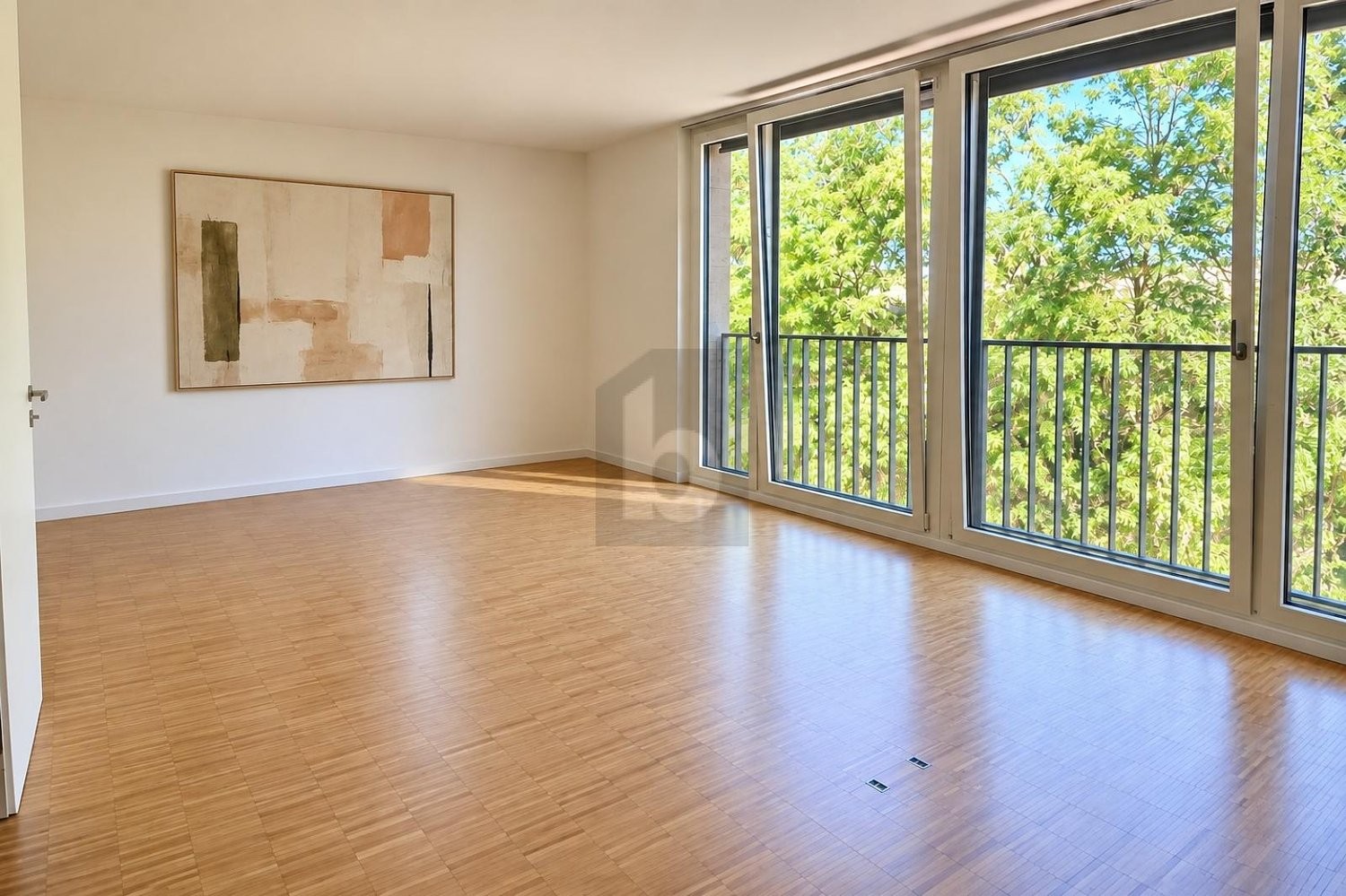 102m² office