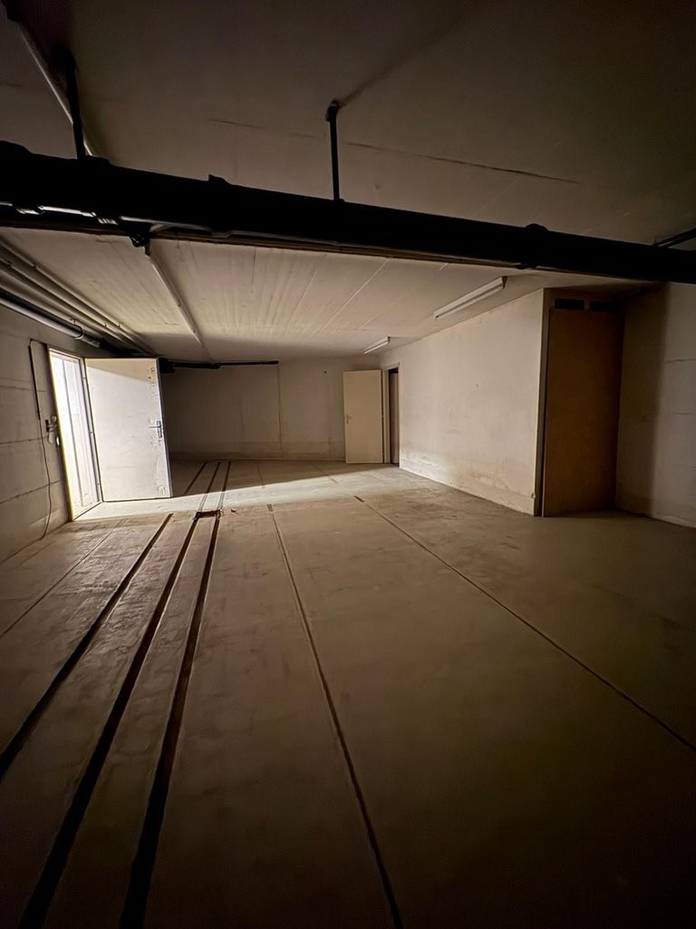 52m² storage room