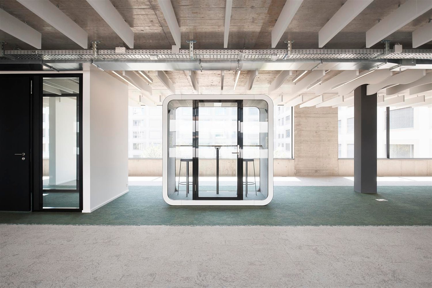 204m² office, photo 1 of 10