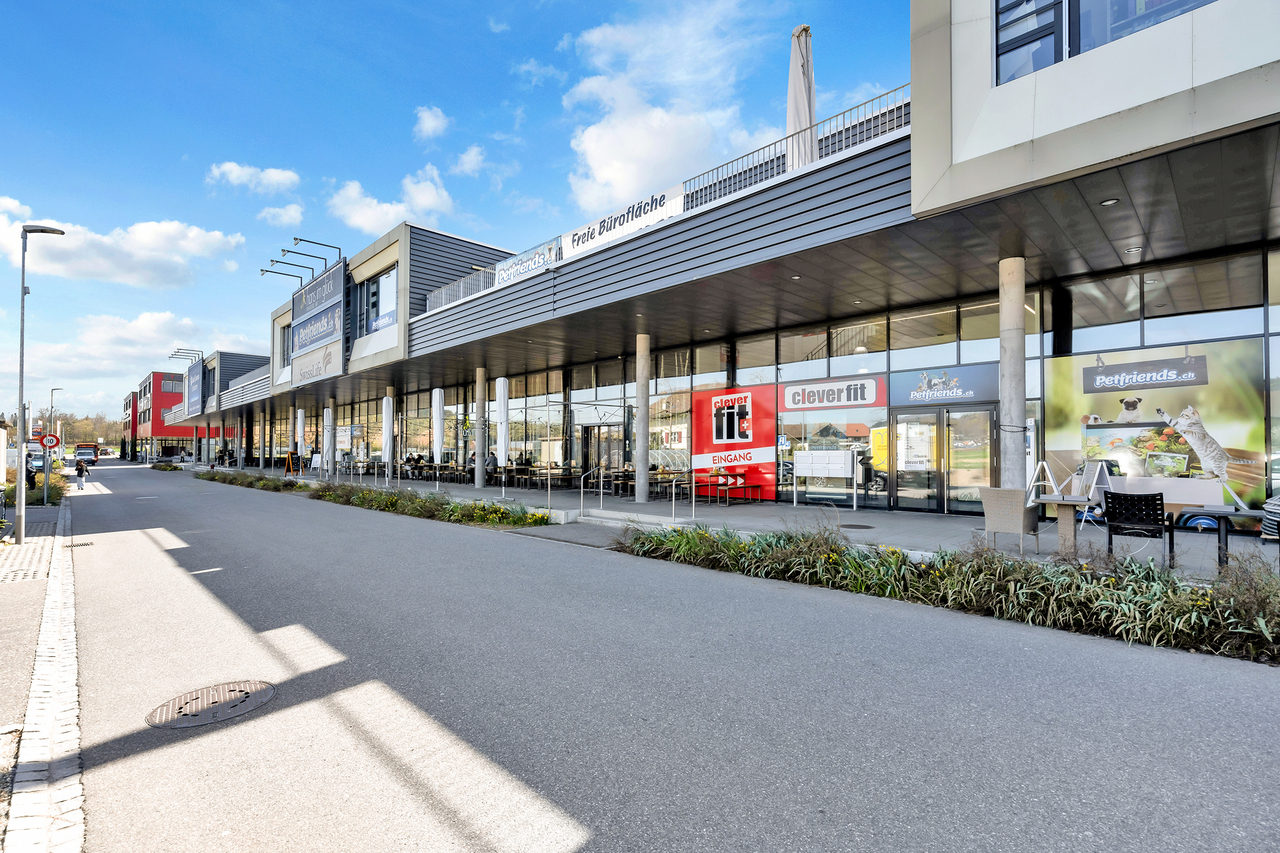 983m² commercial, foto 1 di 10