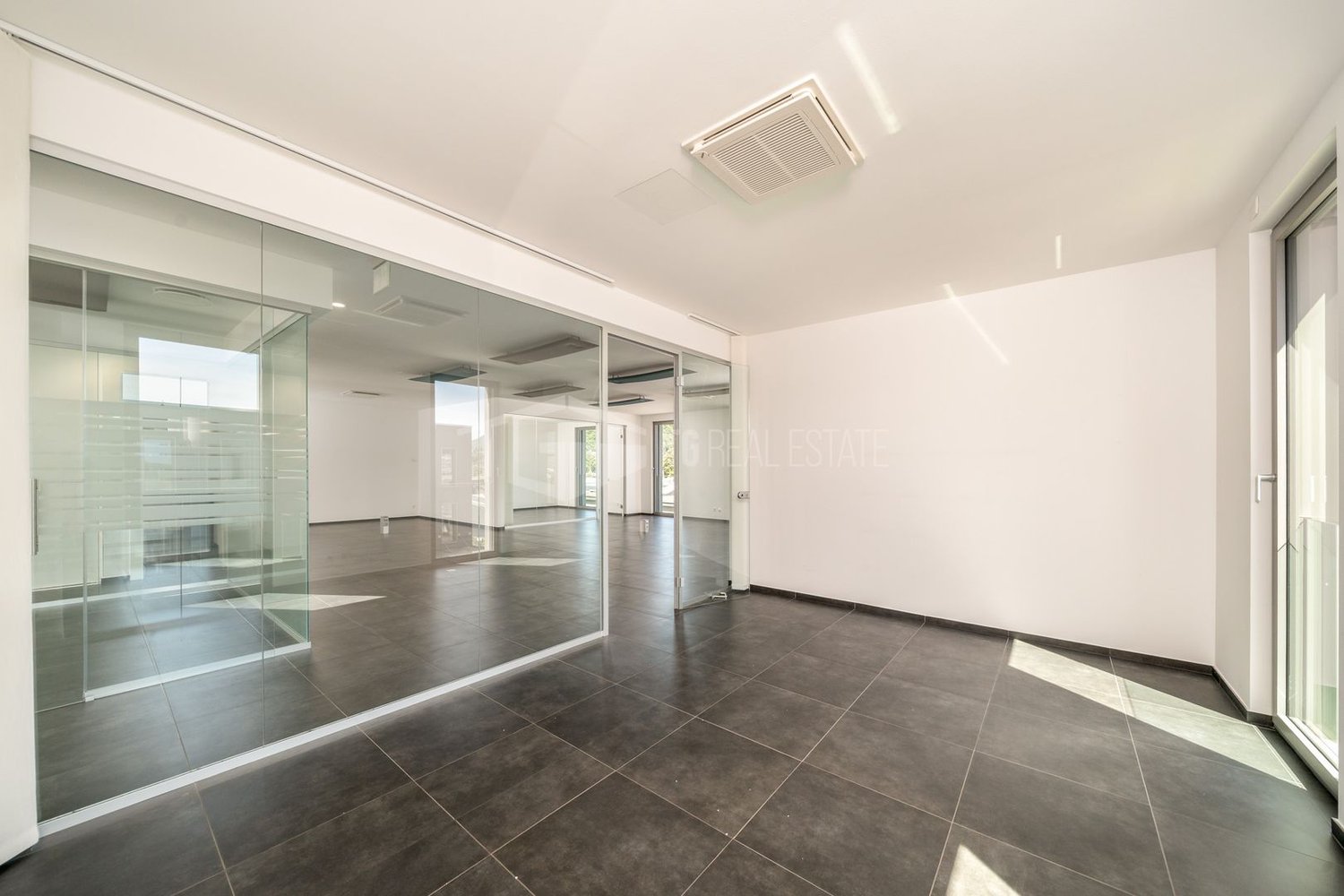 Office, photo 7 of 10