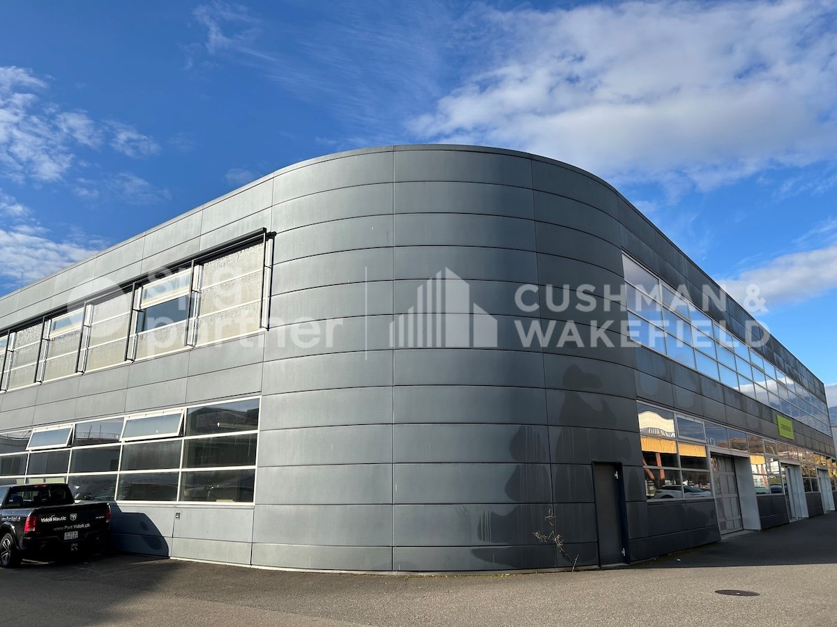 305m² storage room, photo 1 of 10