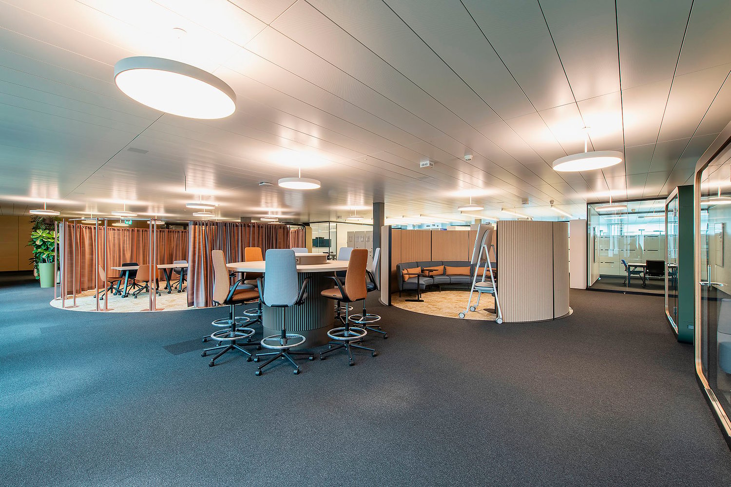 1570m² office, photo 4 of 10