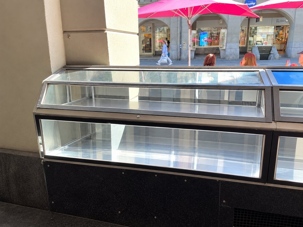Display window, photo 1 of 2