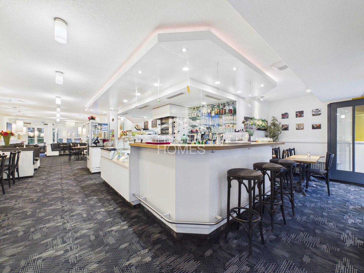 Restaurant, photo 1 of 9