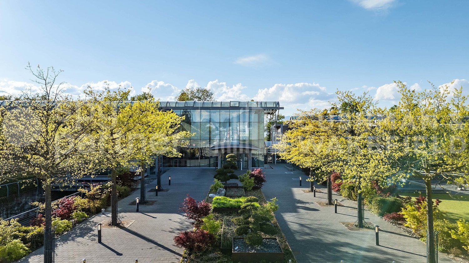 300m² office