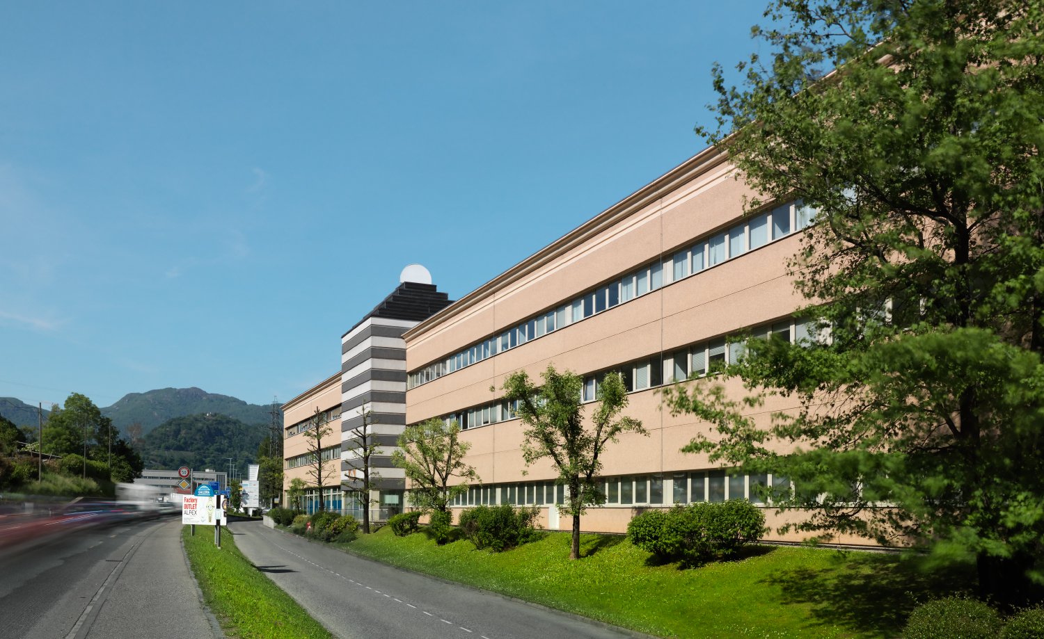 1115m² industrial object