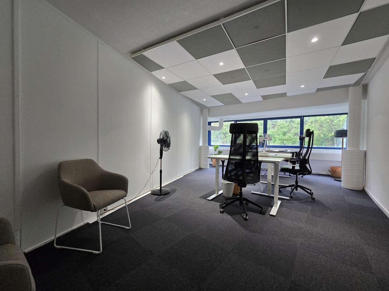 190 m² Büro","description":"Gelegen an der **Trabandan 28 in Lausanne**, bietet dieses **190 m² große Plug-and-Play-Büro** einen modernen, funktionalen und voll ausgestatteten Arbeitsplatz. Ideal für ein Unternehmen, das sich schnell in einem angenehmen professionellen Umfeld niederlassen möchte, um, Foto 8 von 10
