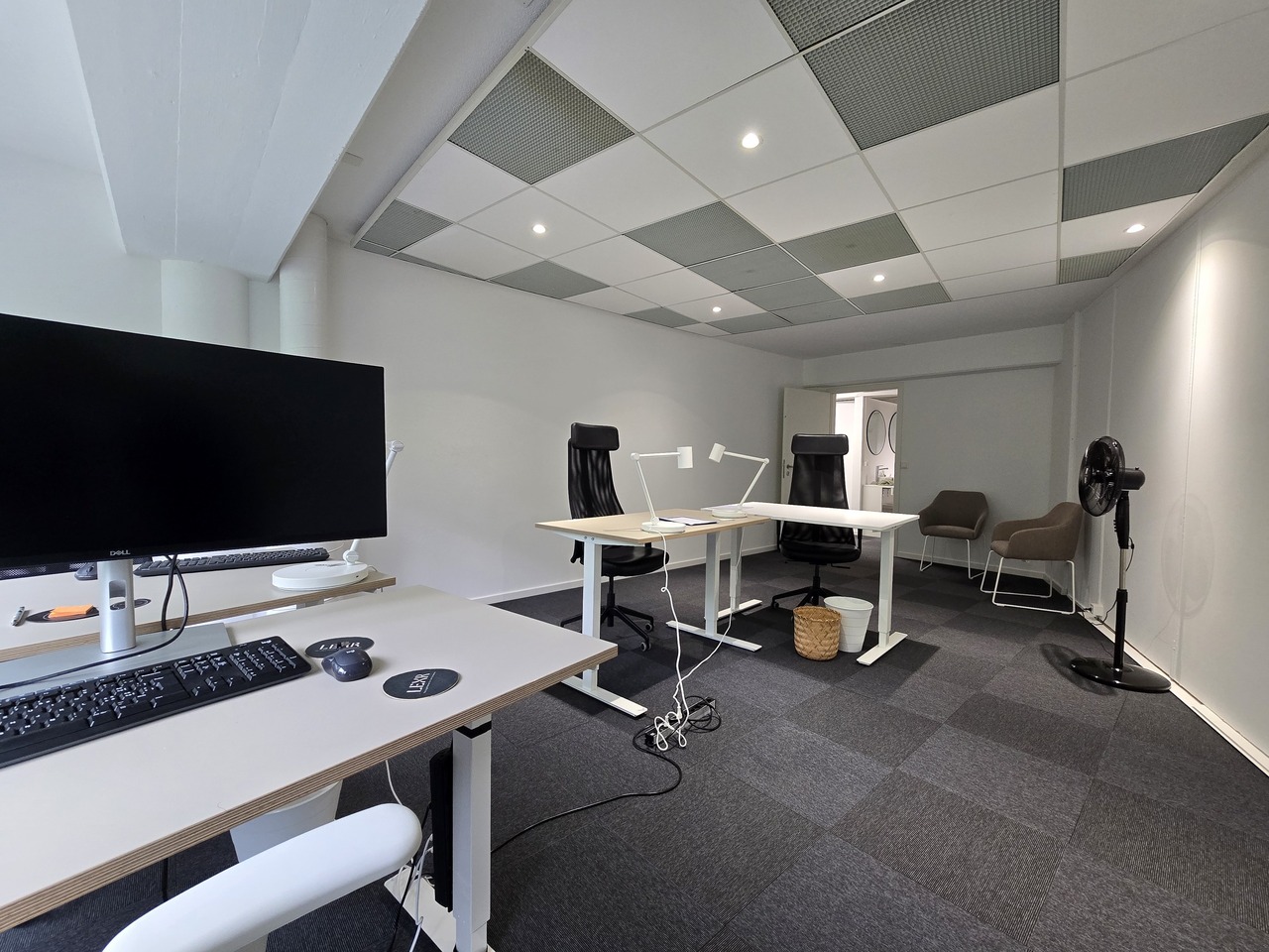 190 m² Büro","description":"Gelegen an der **Trabandan 28 in Lausanne**, bietet dieses **190 m² große Plug-and-Play-Büro** einen modernen, funktionalen und voll ausgestatteten Arbeitsplatz. Ideal für ein Unternehmen, das sich schnell in einem angenehmen professionellen Umfeld niederlassen möchte, um, Foto 7 von 10