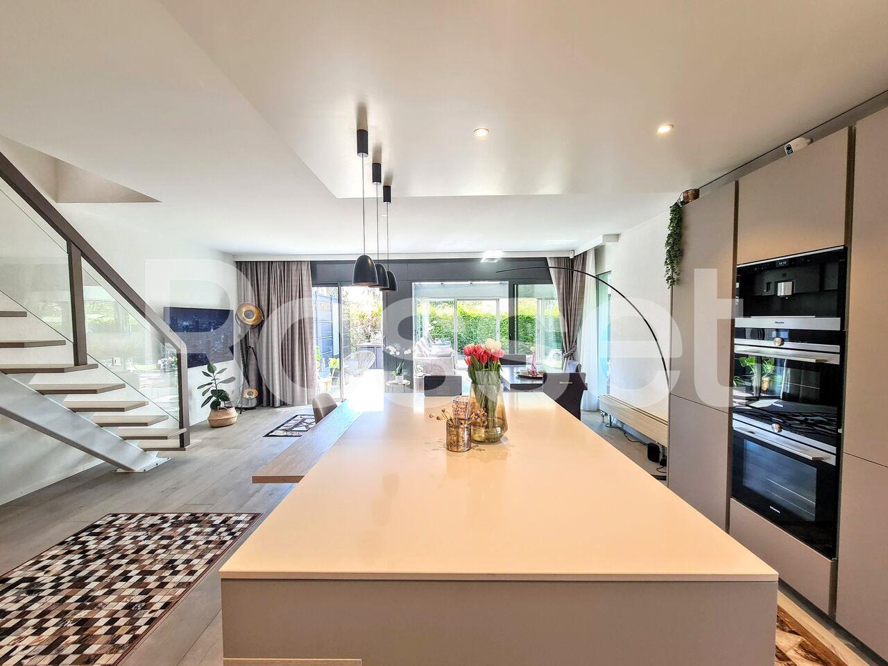 6 rooms apartment