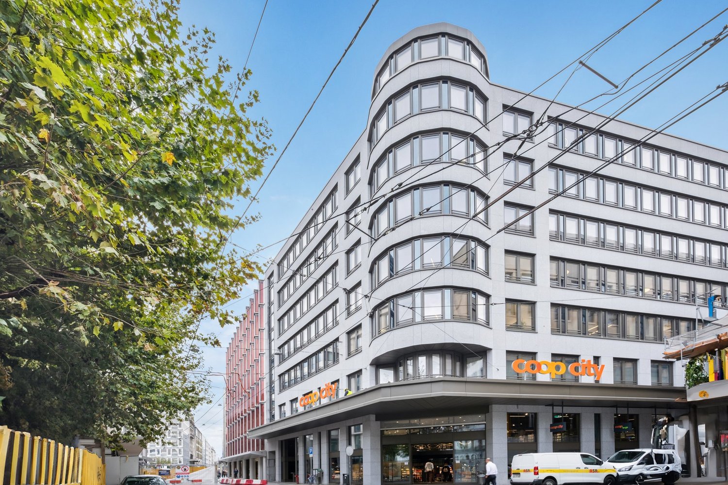 560m² office, photo 1 of 10