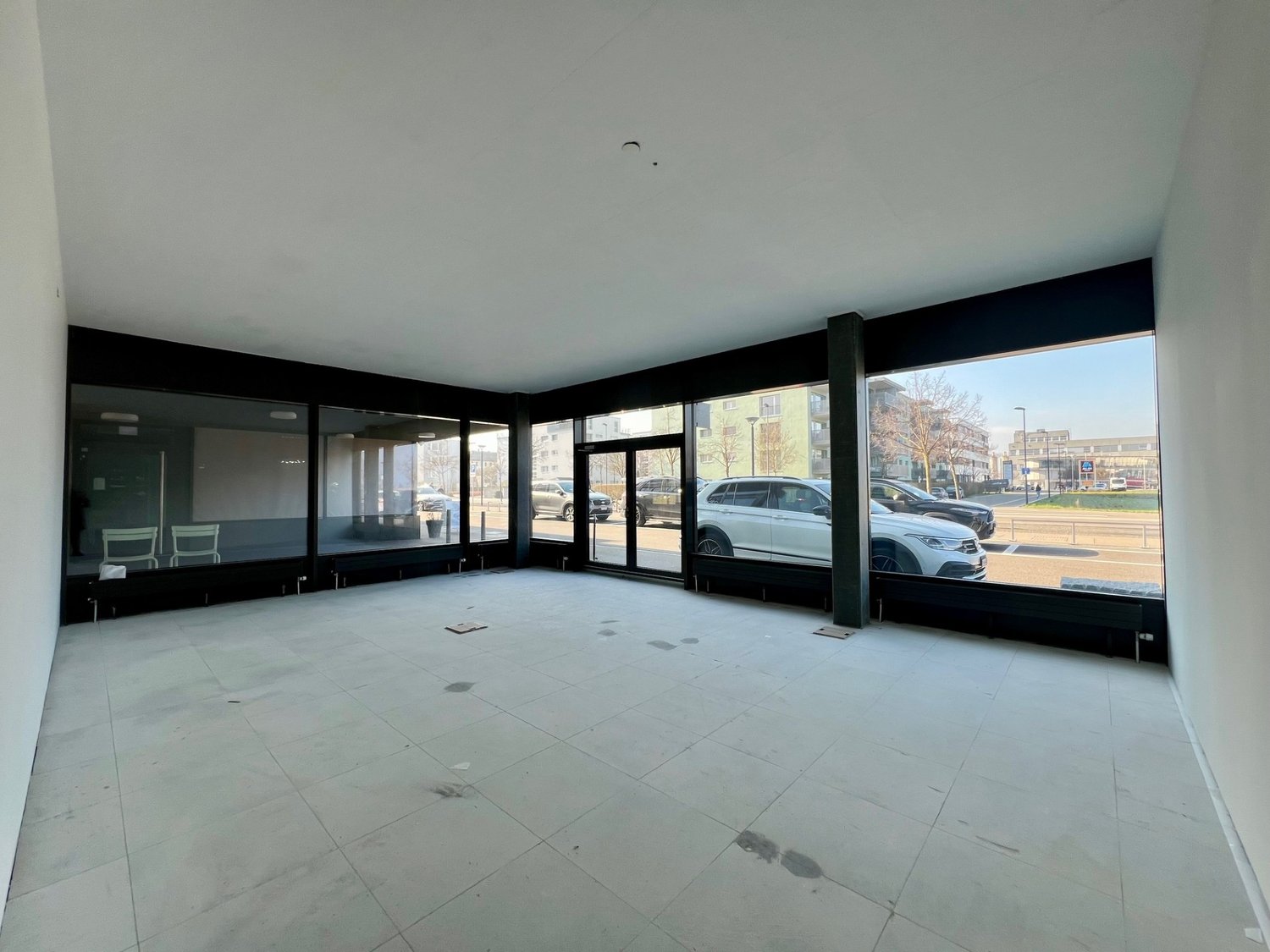82m² shop, photo 2 sur 3