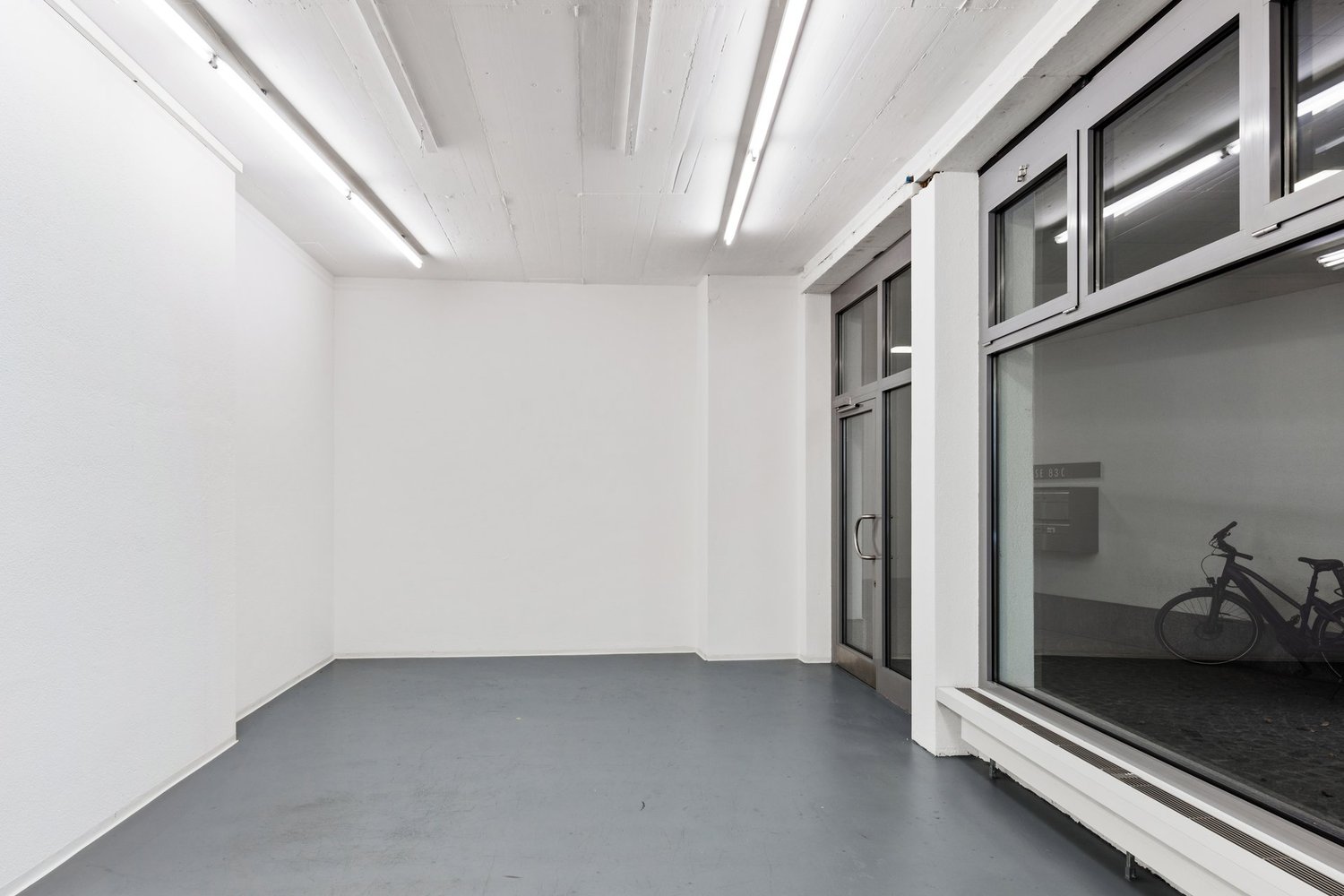 112m² office