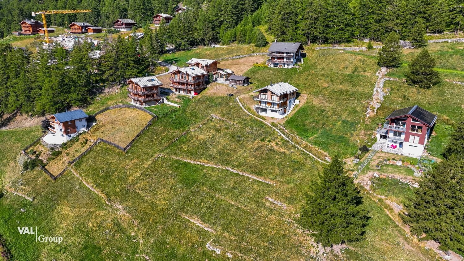 735m² building land