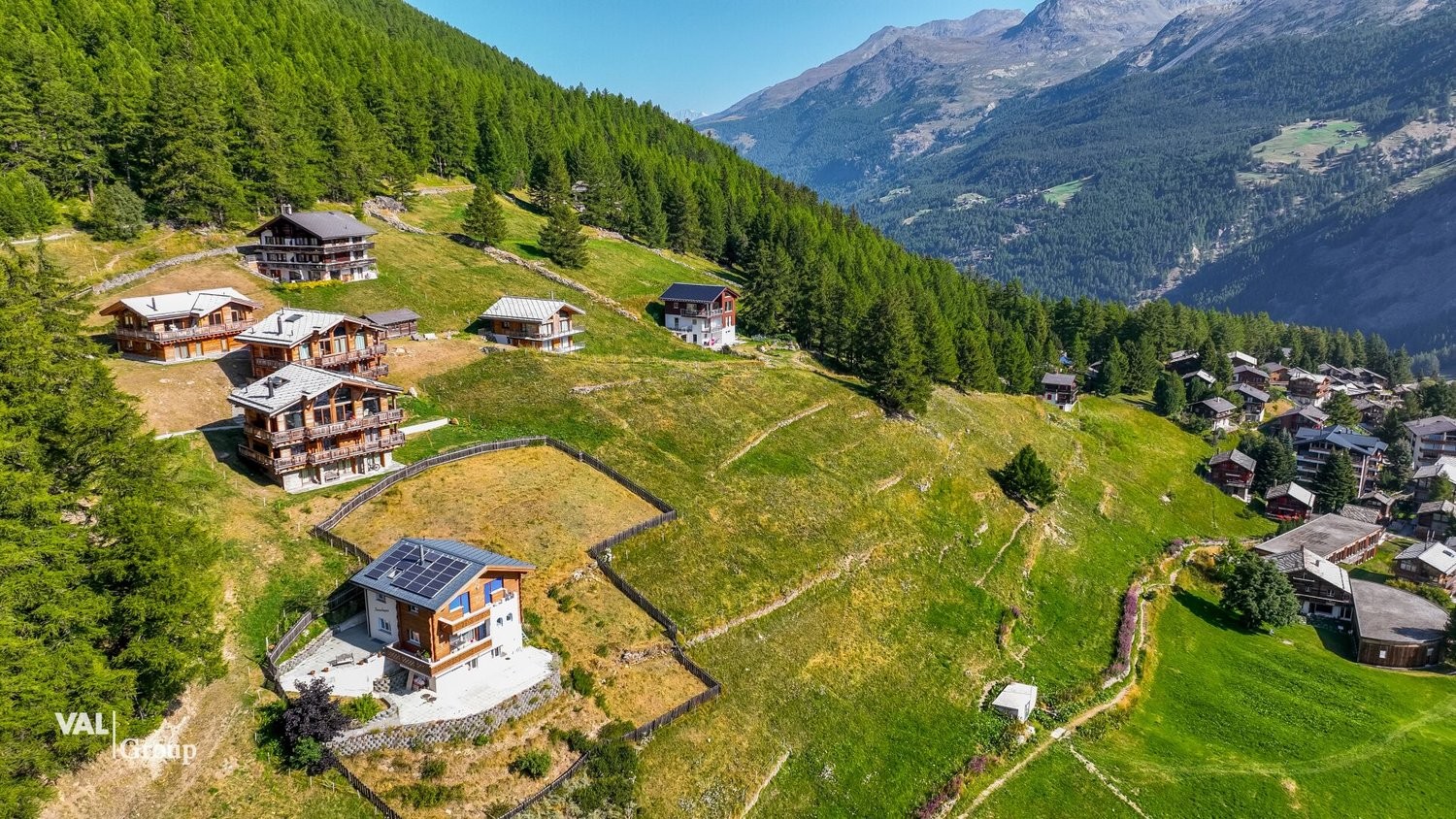 735m² building land