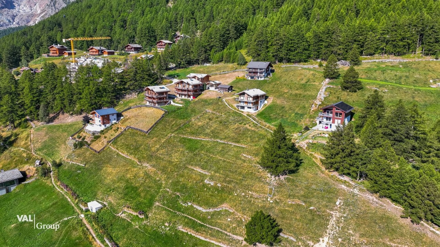 735m² building land