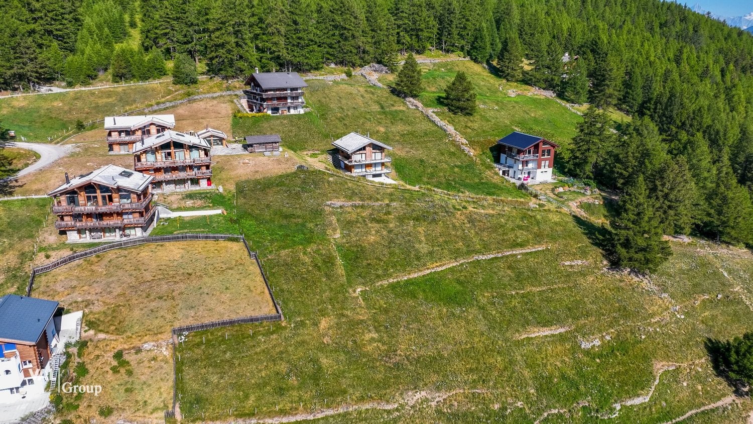 735m² building land