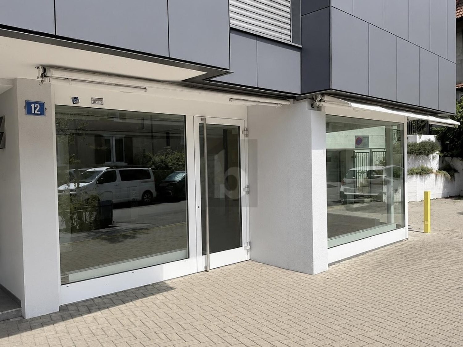 67m² shop, photo 2 of 4