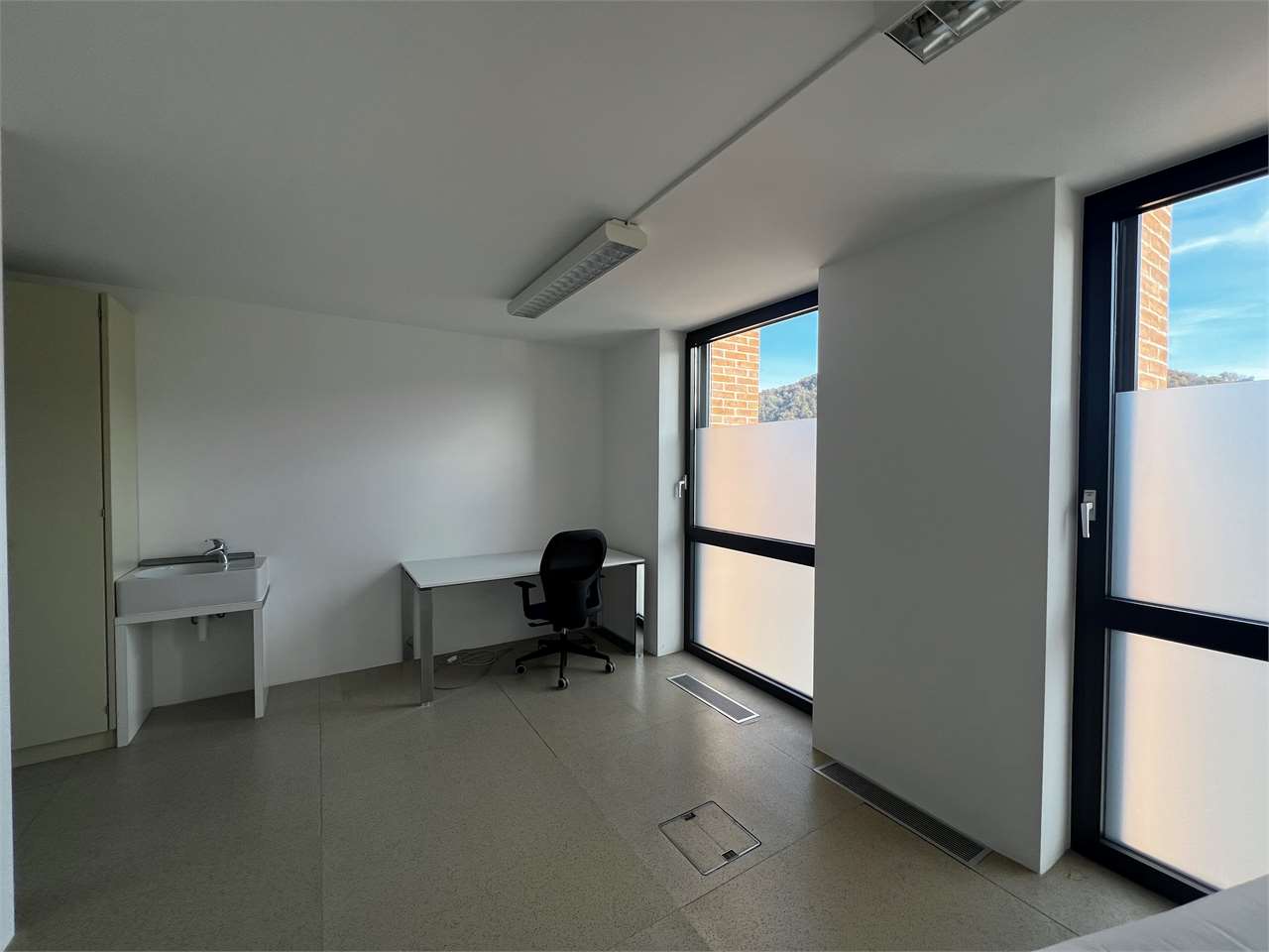 Office, photo 6 of 8