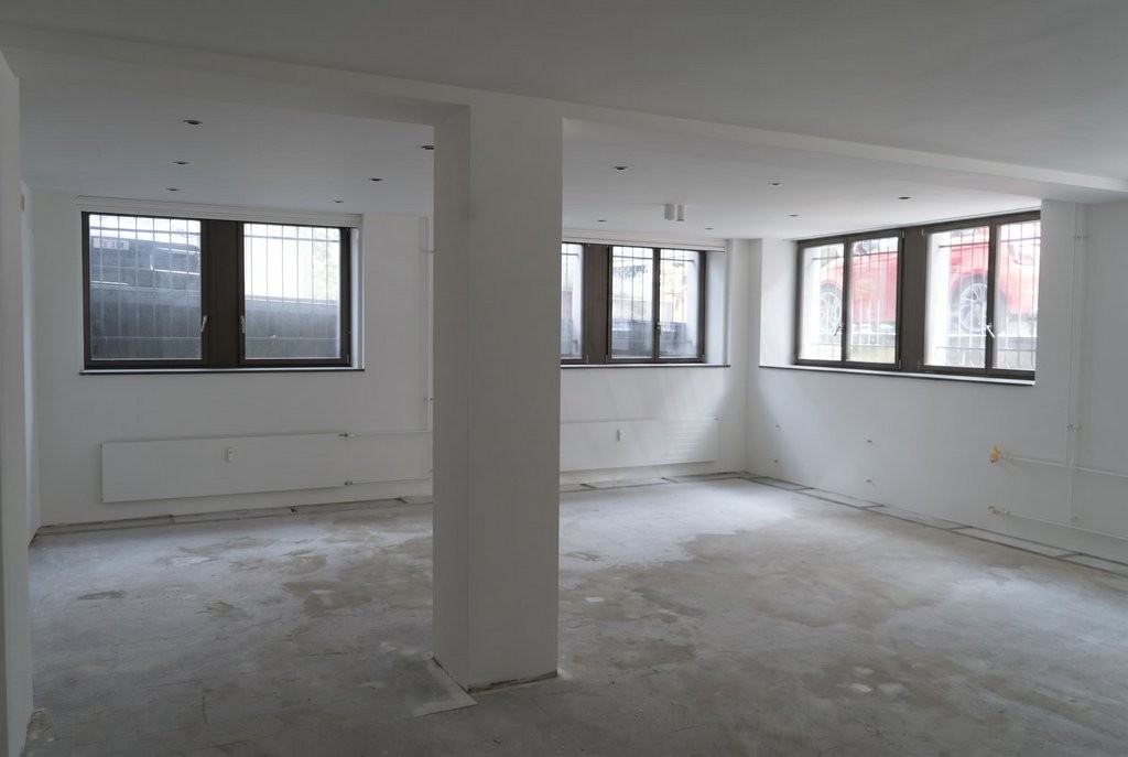 80m² commercial, photo 1 of 4