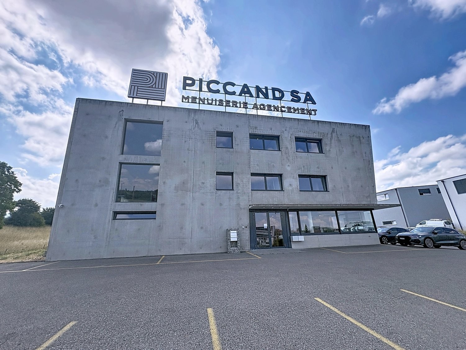 400m² office, photo 1 of 6