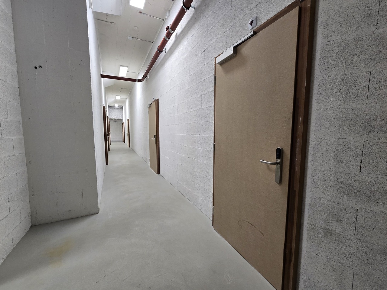 370m² storage room