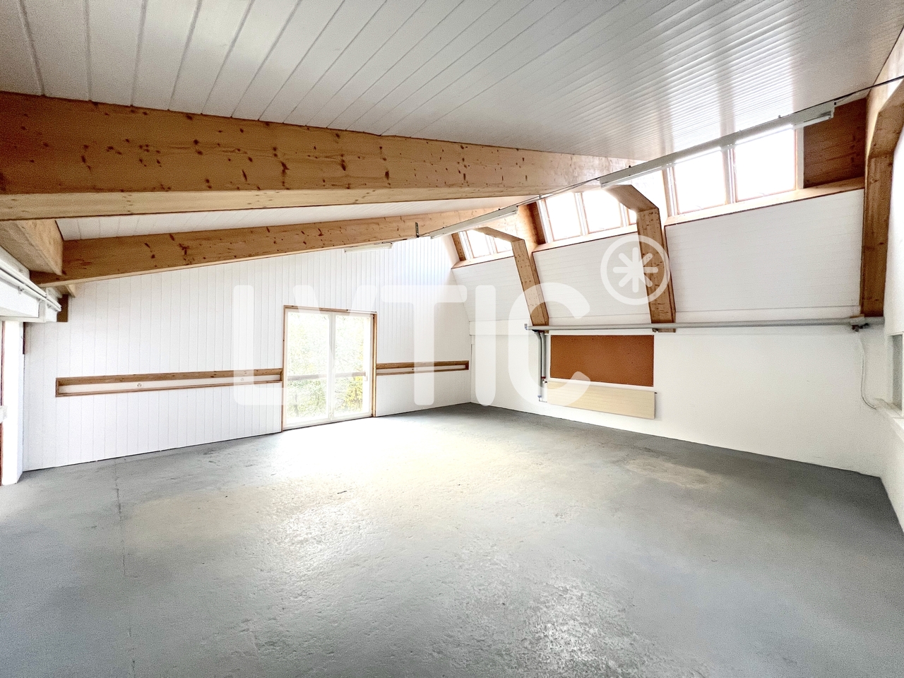 712m² storage room, photo 3 of 8