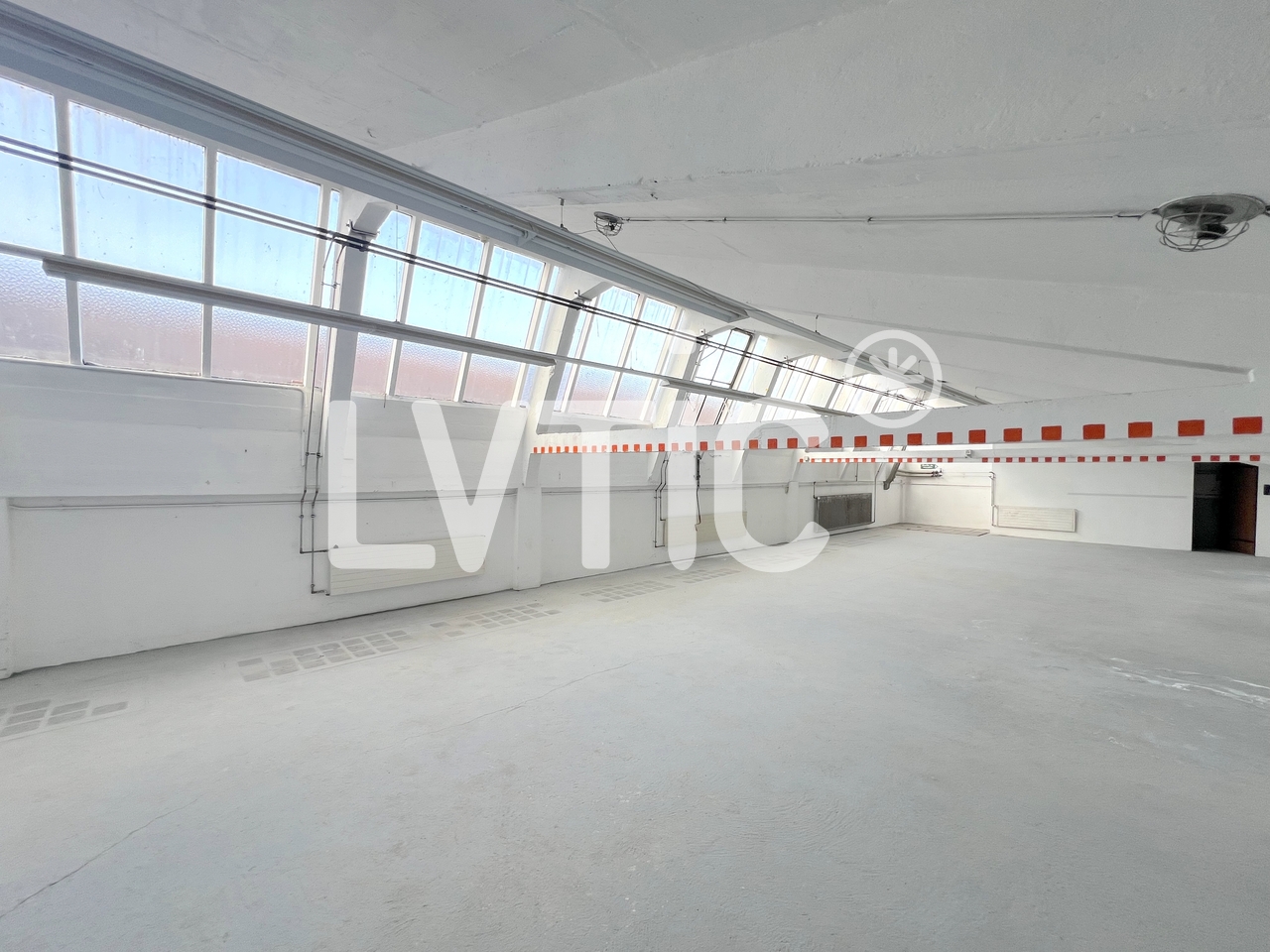 712m² storage room, photo 5 of 8