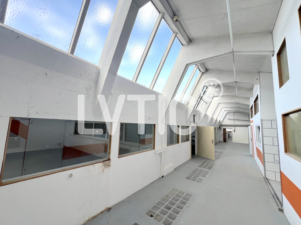 712m² storage room, photo 4 of 8