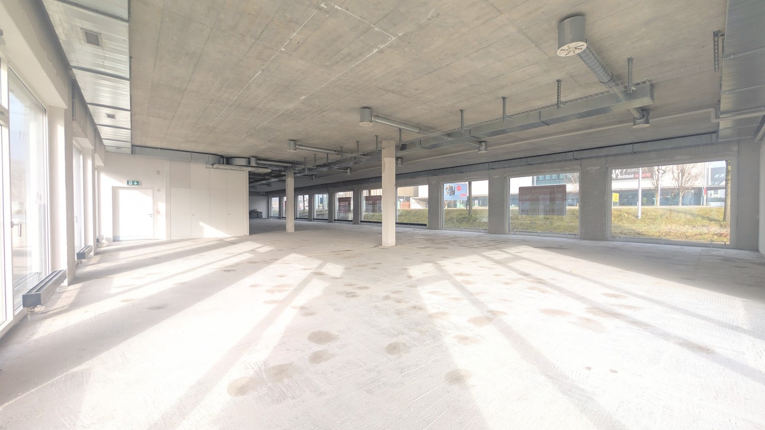 557m² shop, photo 5 of 5