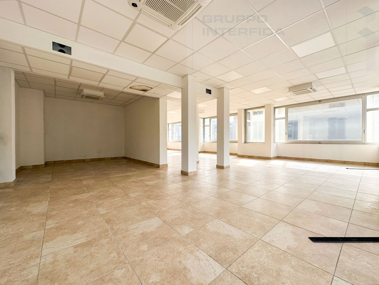 140m² office, photo 3 of 8
