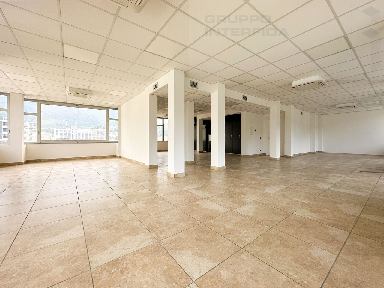 140m² office, photo 1 of 8