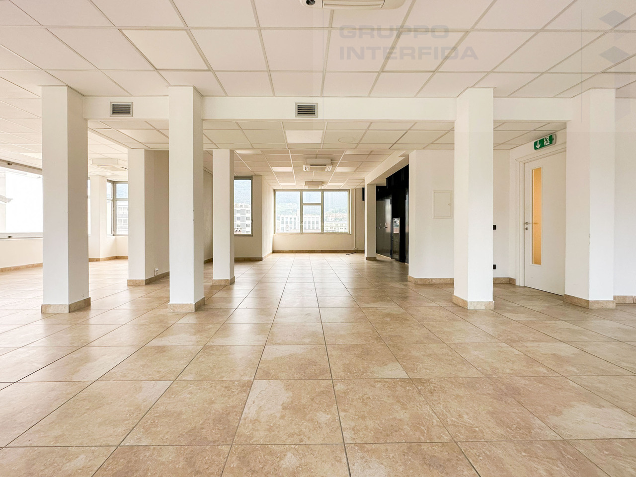 140m² office, photo 2 of 8