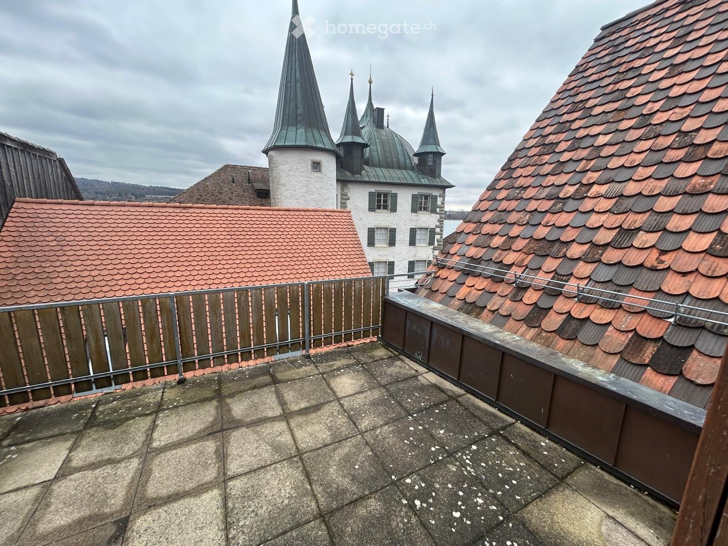 5 rooms apartment