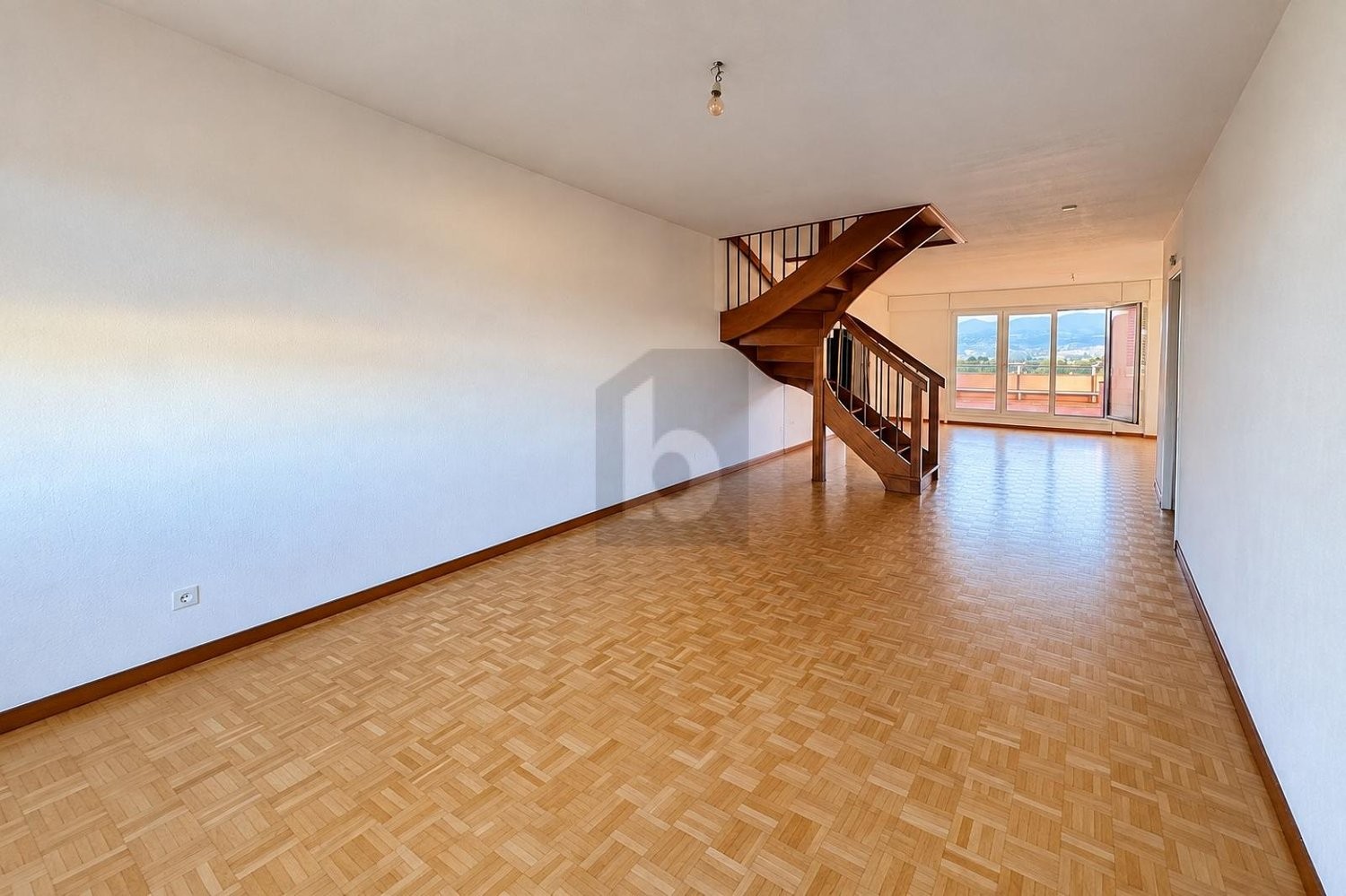 5 rooms attic flat, photo 1 of 4