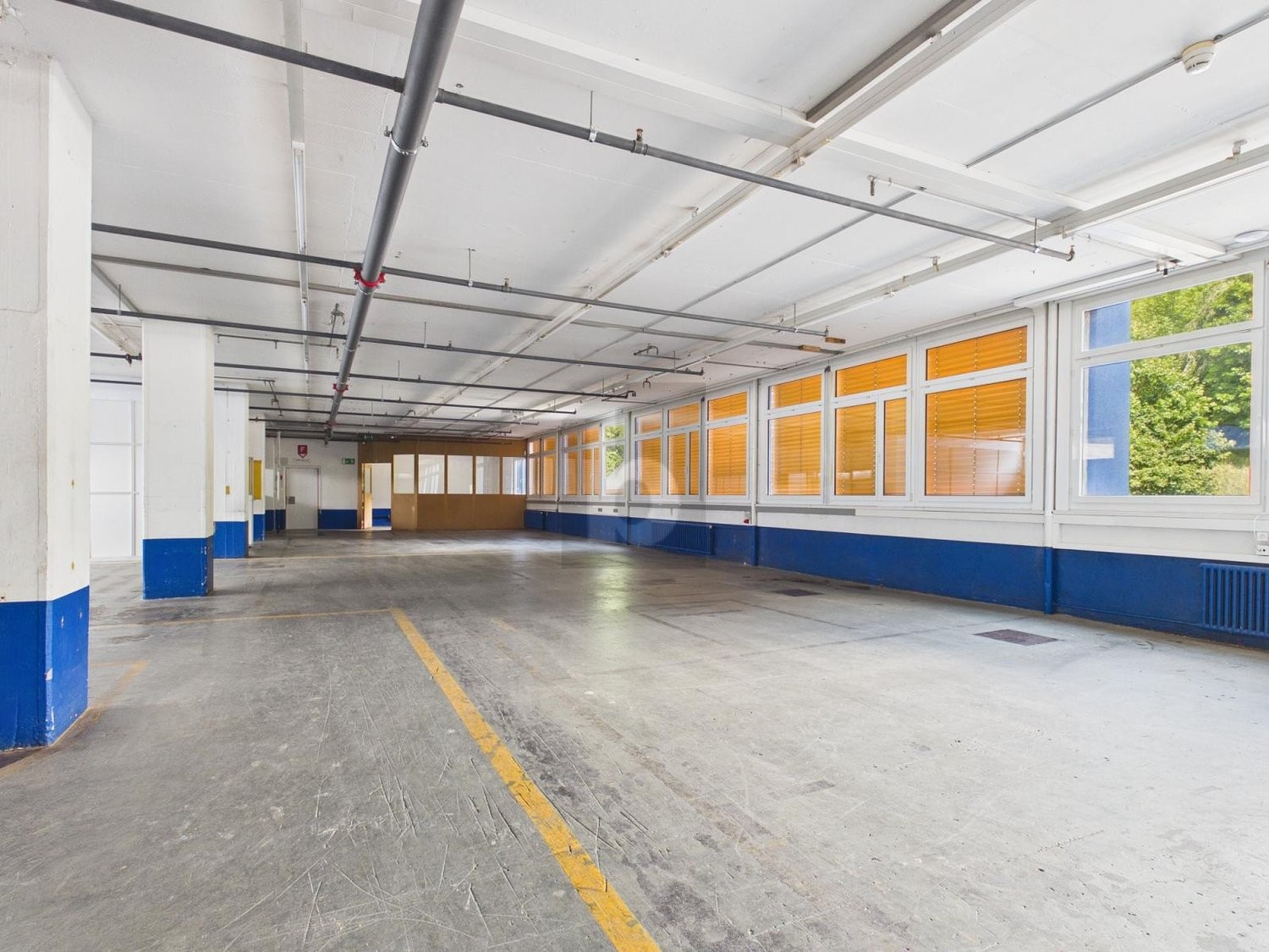 545m² storage room, photo 1 of 4