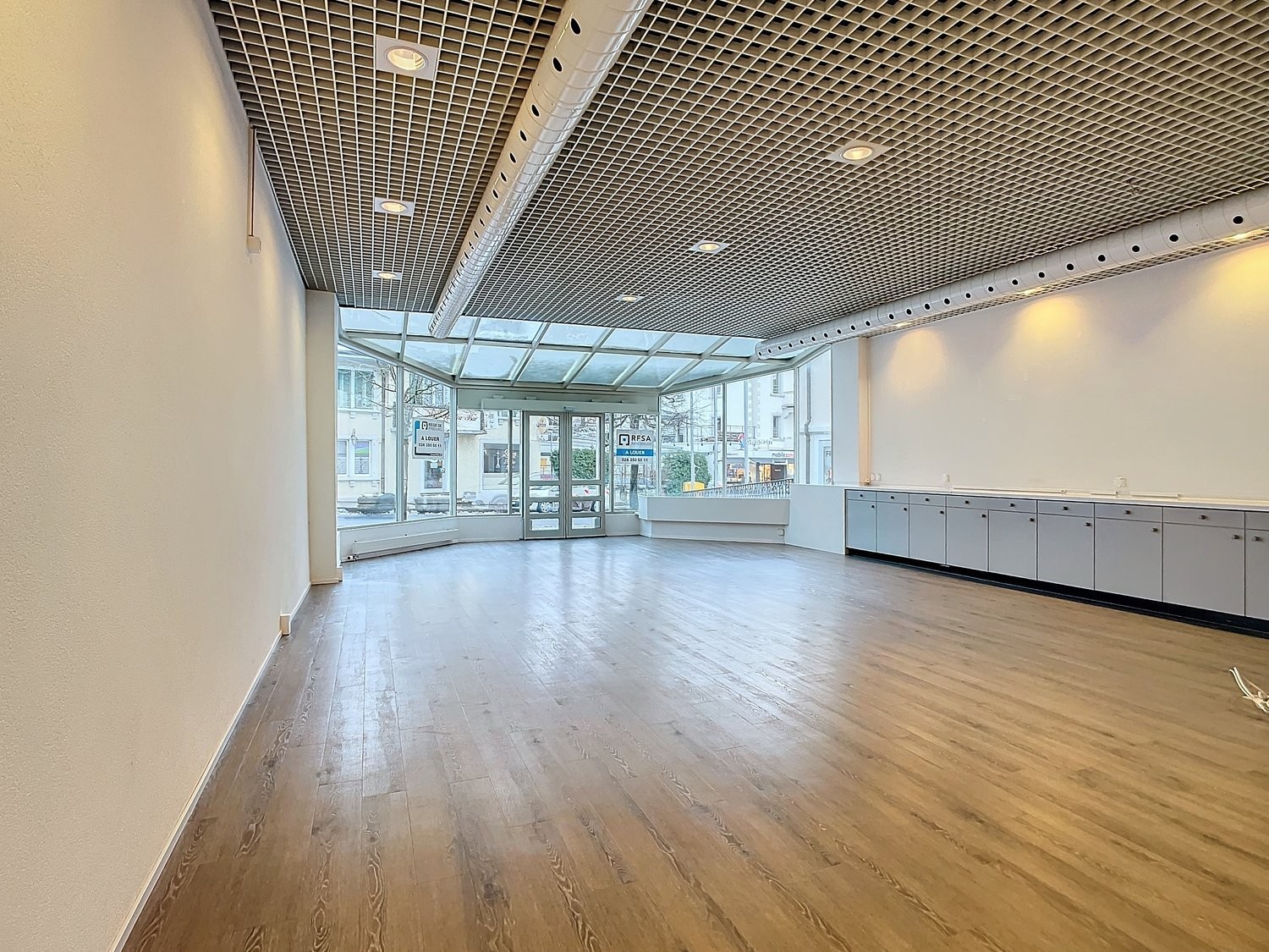 90m² shop, photo 1 of 7