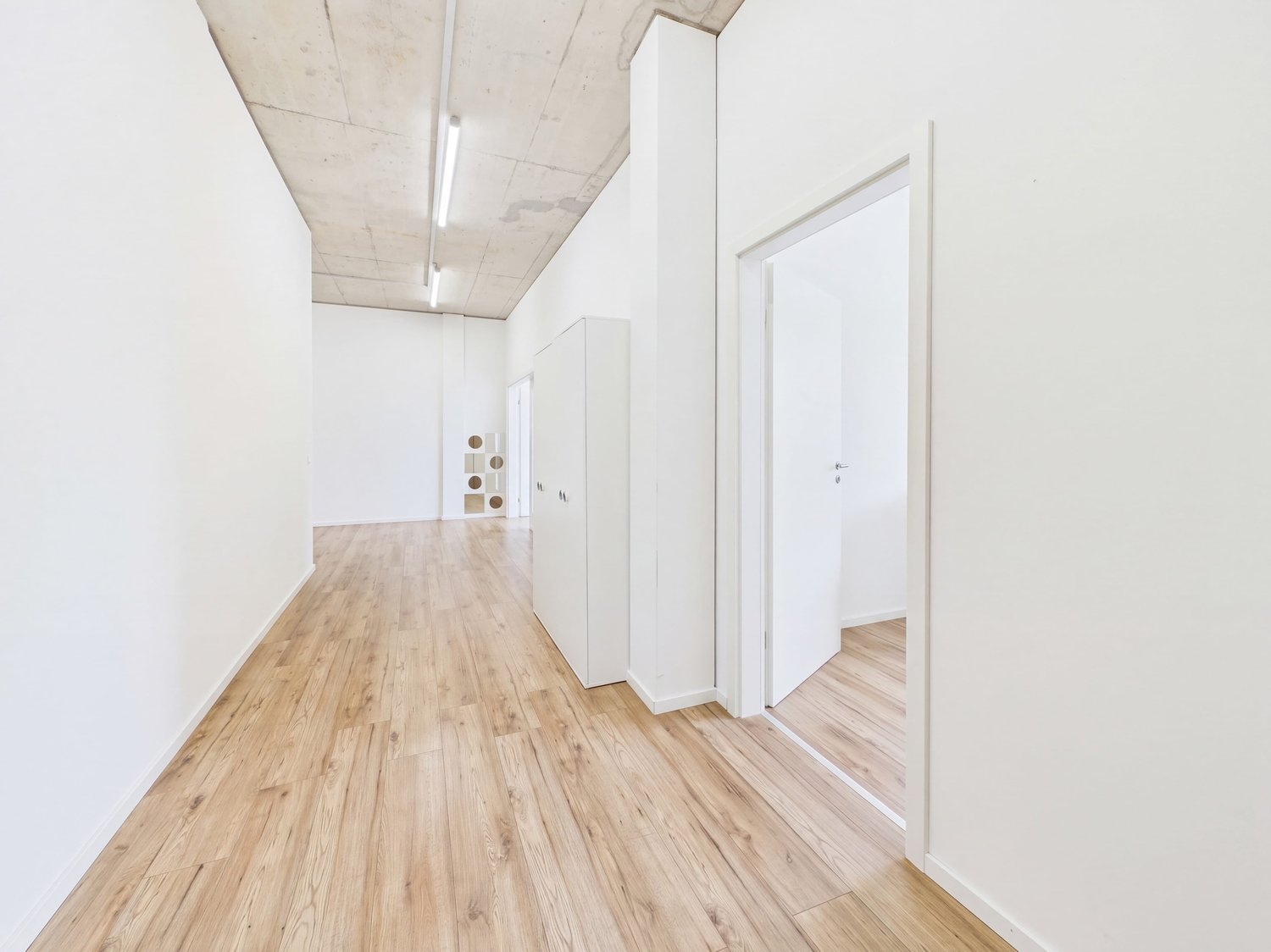 136m² commercial