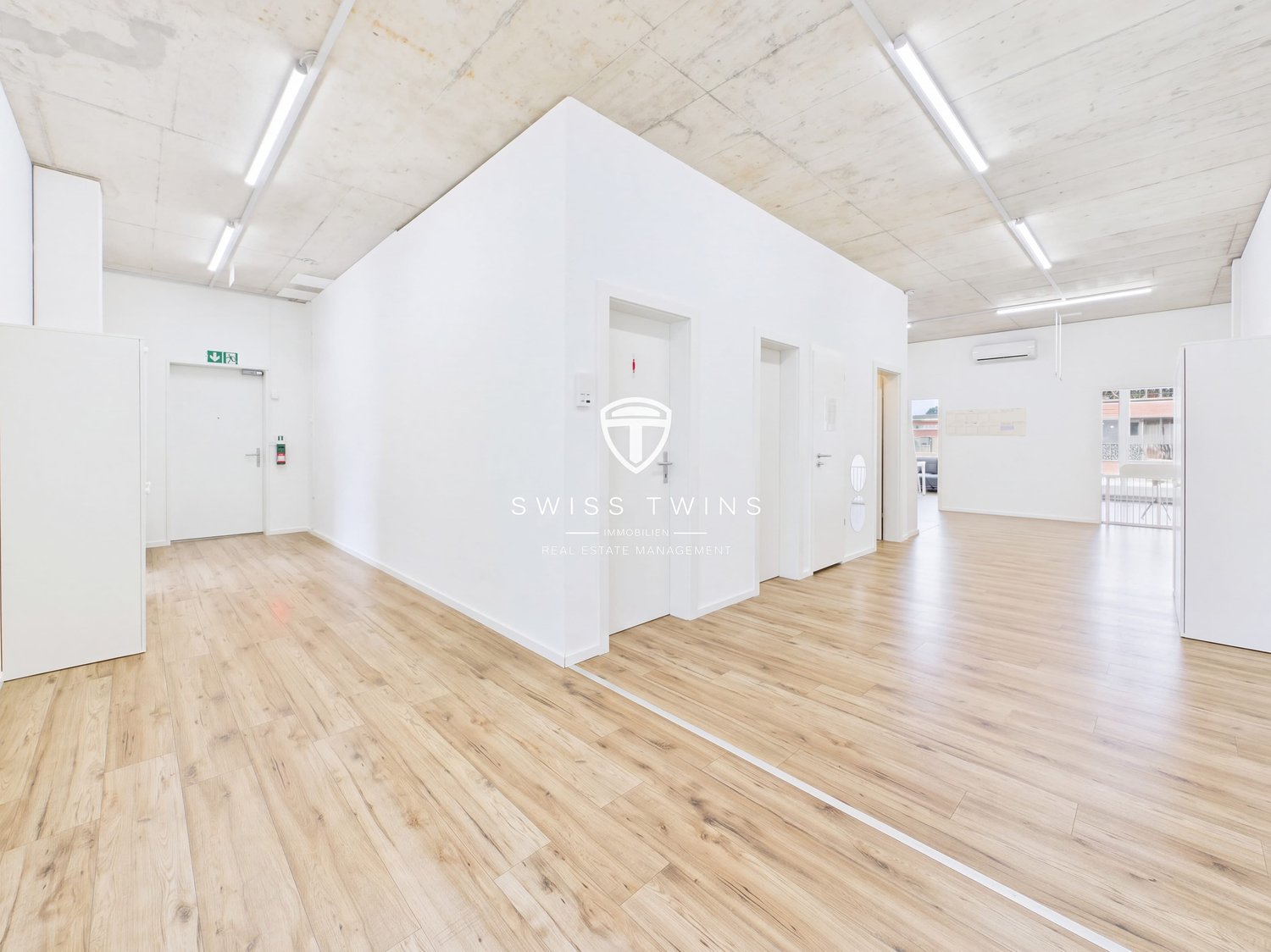 136m² commercial