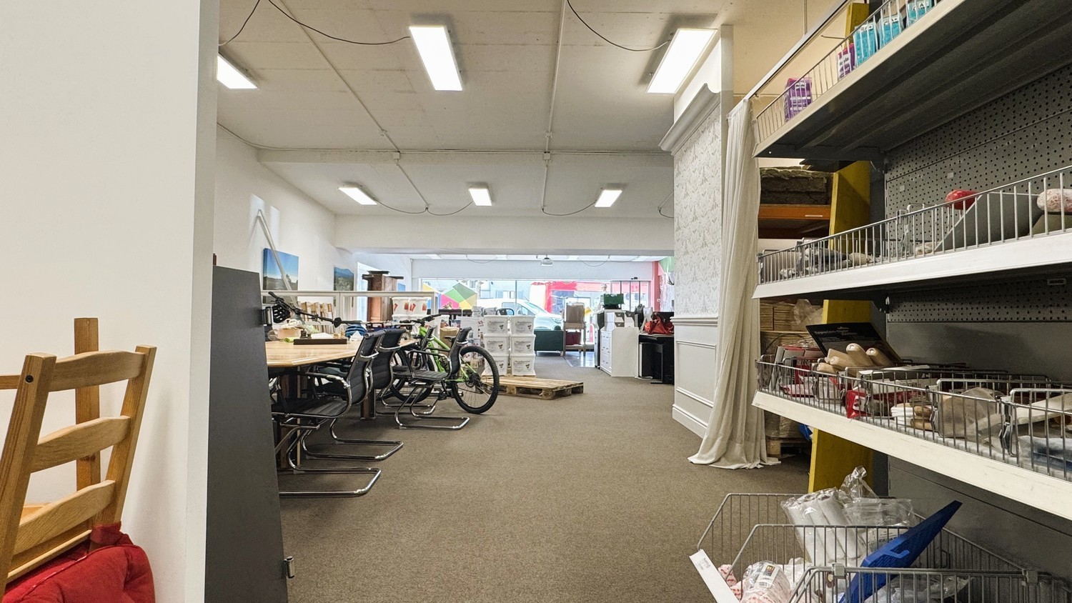 195m² commercial