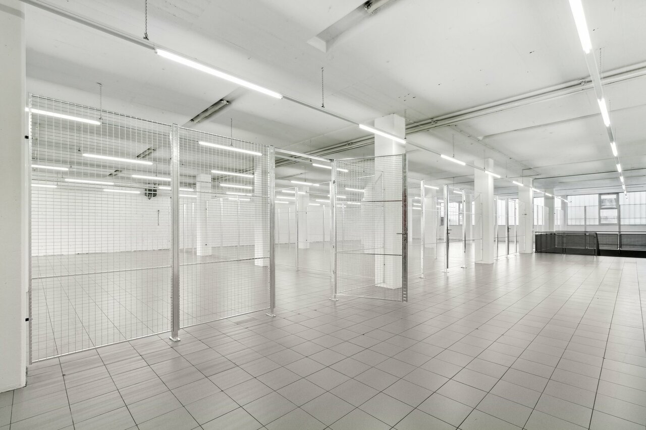 369m² storage room, photo 9 of 10