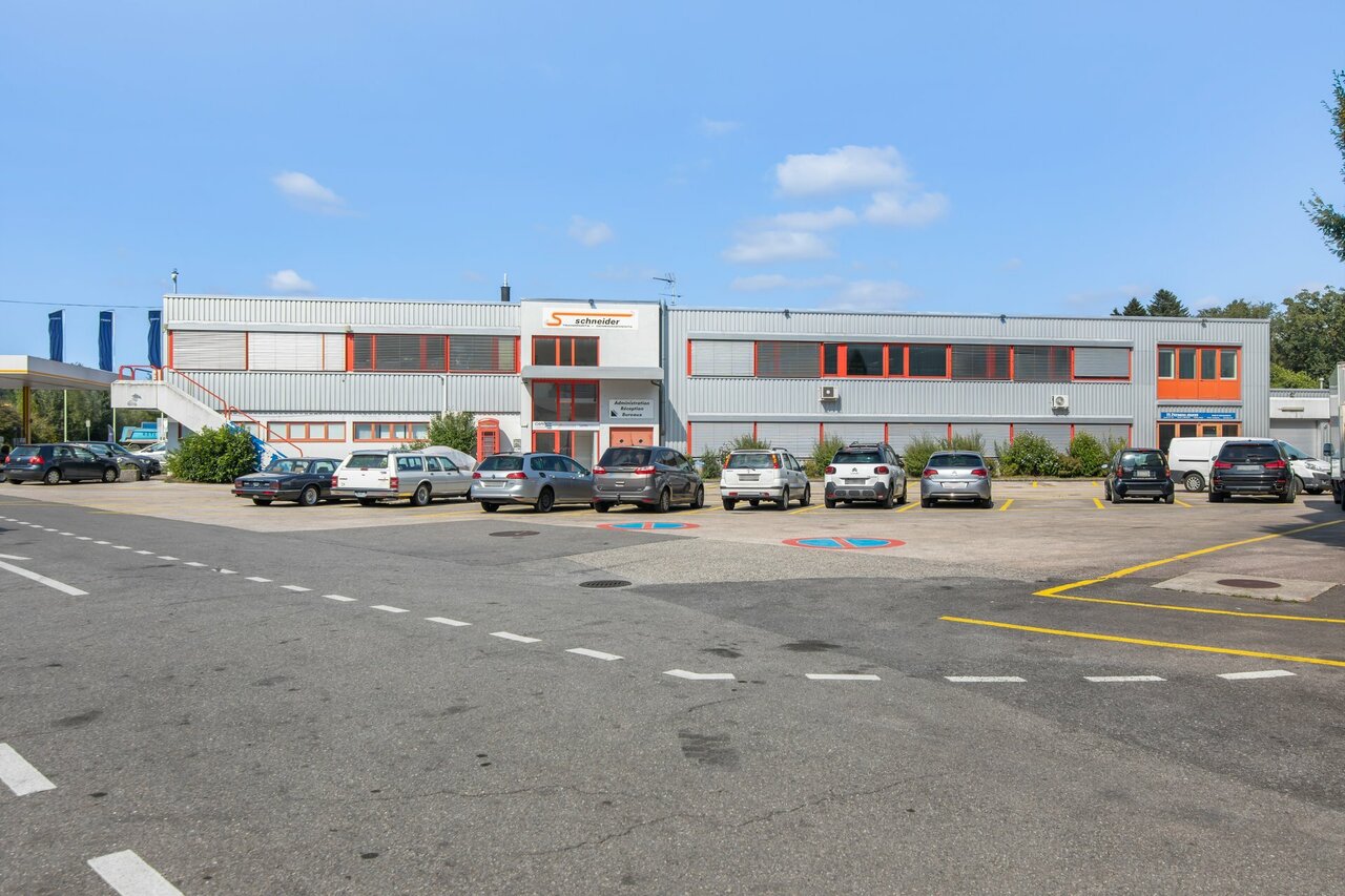 555m² office, photo 1 of 7